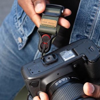 Peak Design Slide Lite Sage salbeigrün - Kameragurt grün für Einsteiger-DSLRs und größere spiegellose Systemkameras